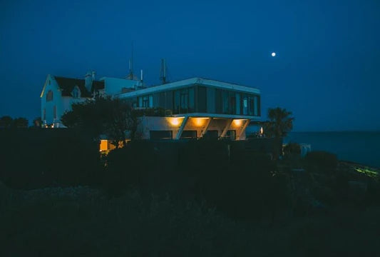 Can Portable Solar Panels Work at Night? We Have the Answer - Maxoak